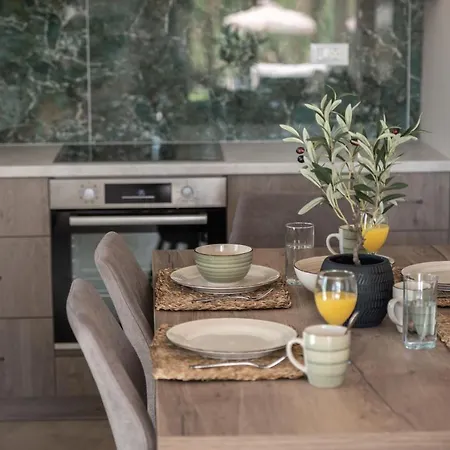 Delight Luxury - Contemporary Elegance & Tranquility, By Zantewize Villa *